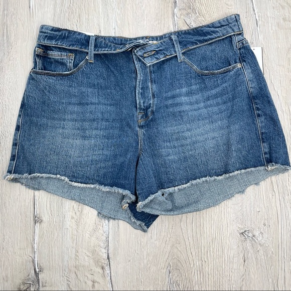 Good American The Cut Off Shorts - Picture 8 of 9